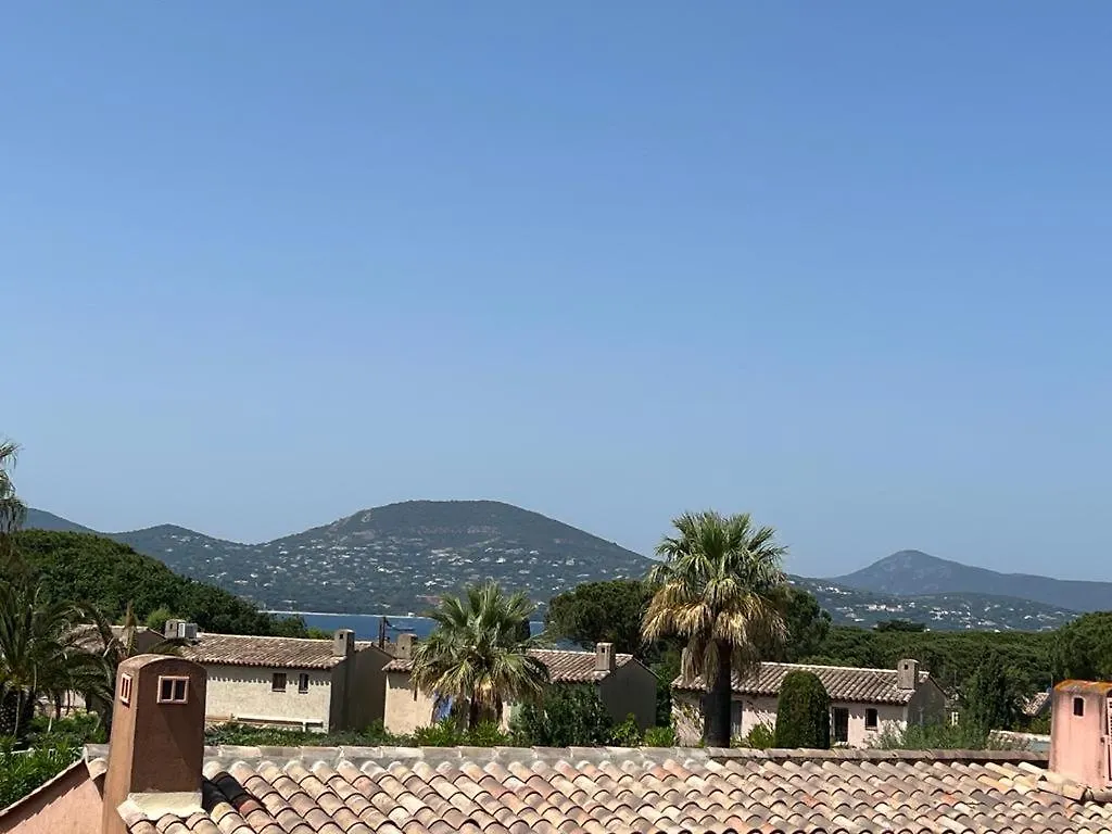 L'Atypique : 2 Chambres // Piscine // Parking Saint-Tropez 0*,  Francja