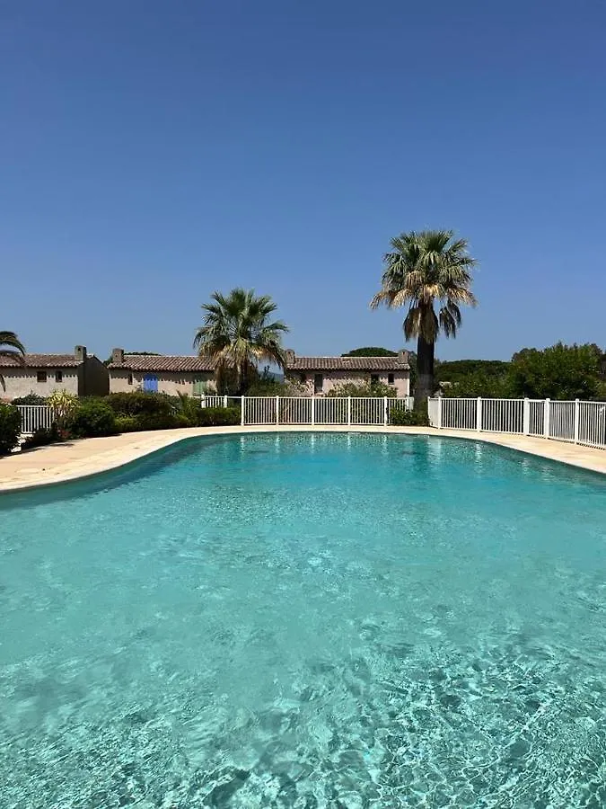 L'Atypique : 2 Chambres // Piscine // Parking Saint-Tropez 0*,  Francja